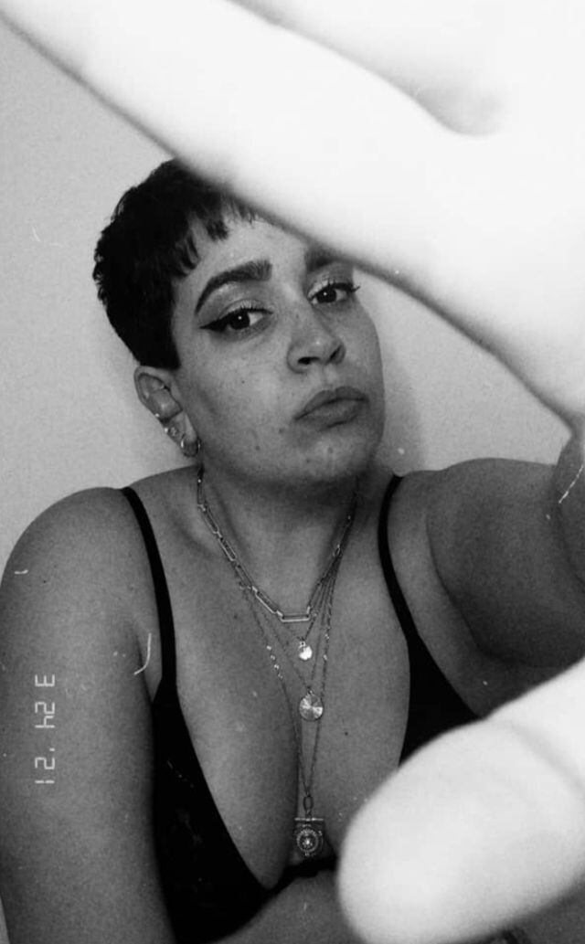 Alba Nevado denuncia discriminación, la corren porque no le quedó el uniforme