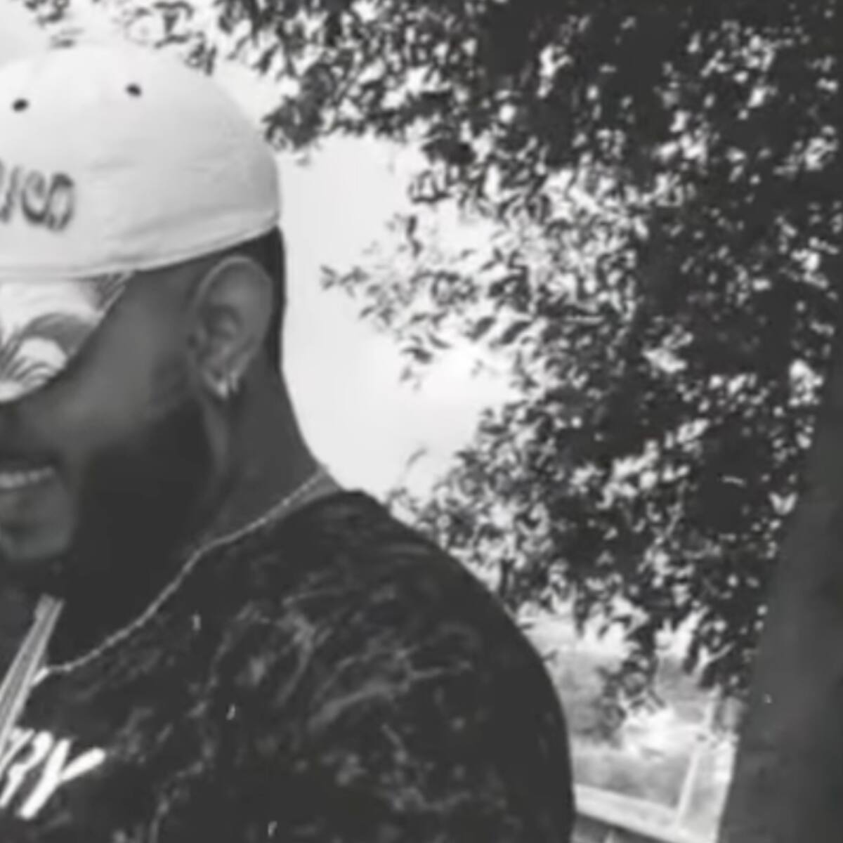 Pierde la vida cantante colombiano tras ataque armado en centro comercial