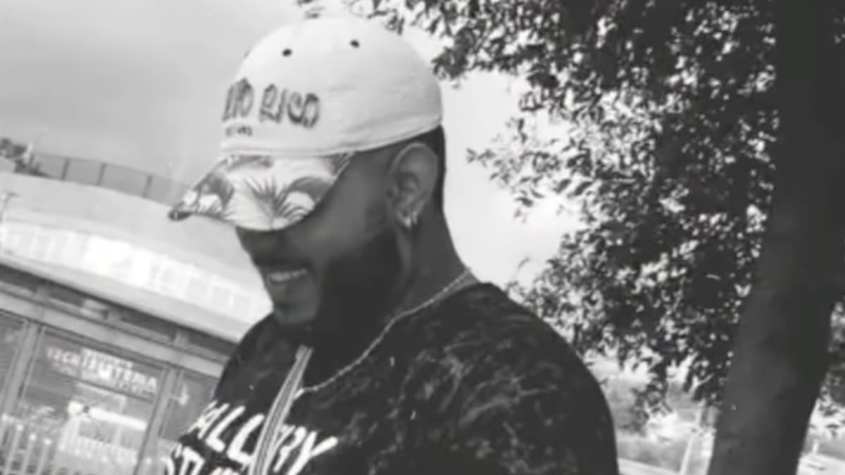 Pierde la vida cantante colombiano tras ataque armado en centro comercial