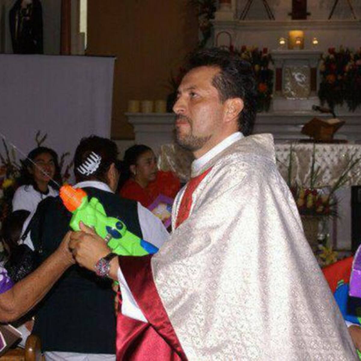 Tres casos curiosos de sacerdotes