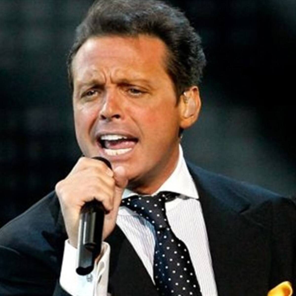 Luis Miguel comienza con el pie derecho