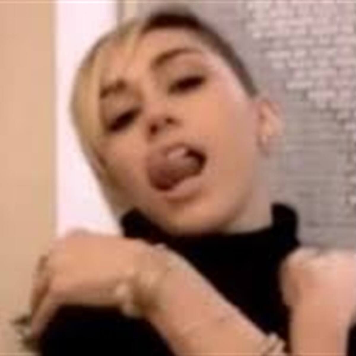 Miley se burla de la brasileña que durmió con Bieber