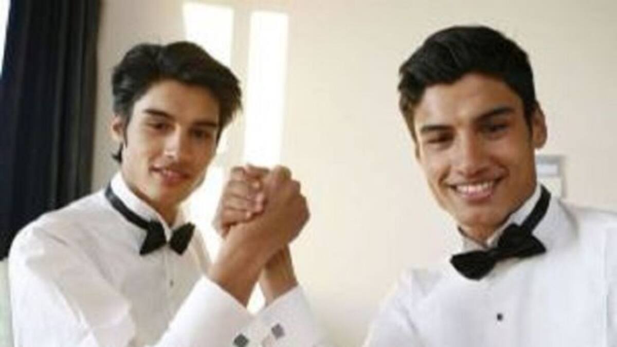 Restaurante contrata sólo a gemelos