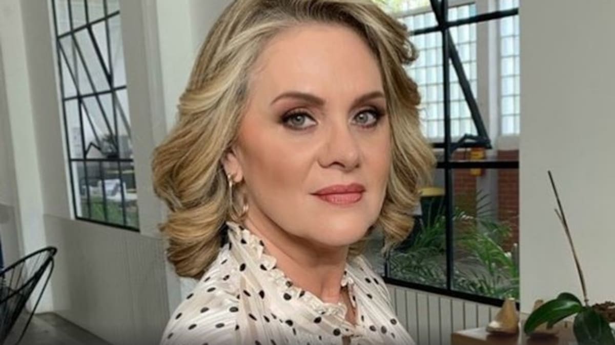 Érika Buenfil le paga a su hijo por crear su contenido para redes sociales
