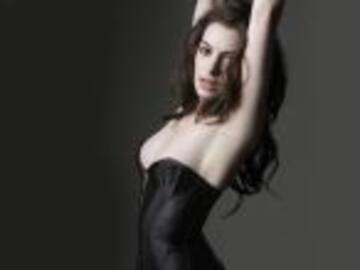 Anne Hathaway presume sus kilos de más