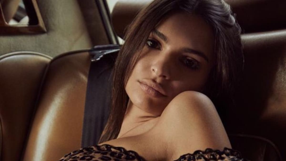 Emily Ratajkowski sube provocativa foto en la ducha