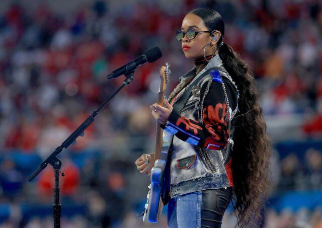 H.E.R. canta &quot;America The Beautiful&quot; en el Super Bowl LV
