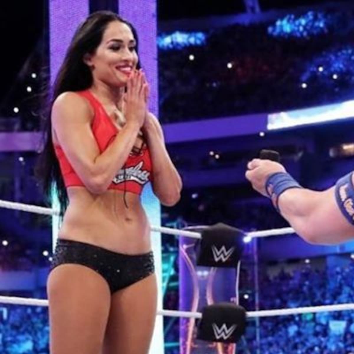 John Cena propone matrimonio en el ring