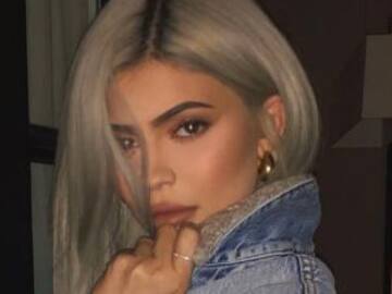 Kylie Jenner muestra transparencias aperladas que resaltan su figura