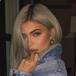 Kylie Jenner muestra transparencias aperladas que resaltan su figura