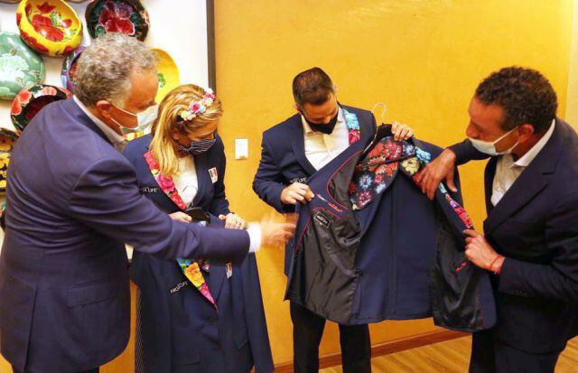 Artesanas del Istmo de Tehuantepec fueron las encargadas del bordado