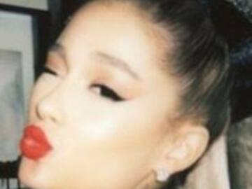 Ariana Grande sorprende con foto sin bra