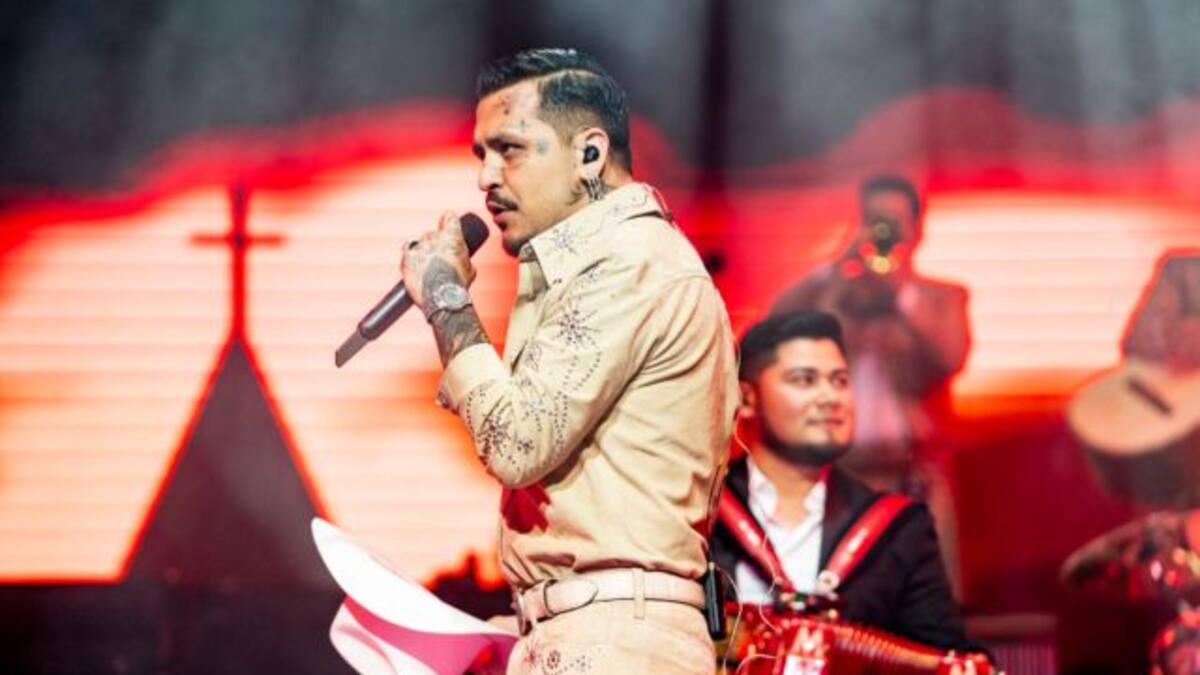 ¡Impresionante! Así luce Christian Nodal tras quitarse varios tatuajes de la cara