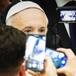 Al Papa Francisco no le gustan los teléfonos