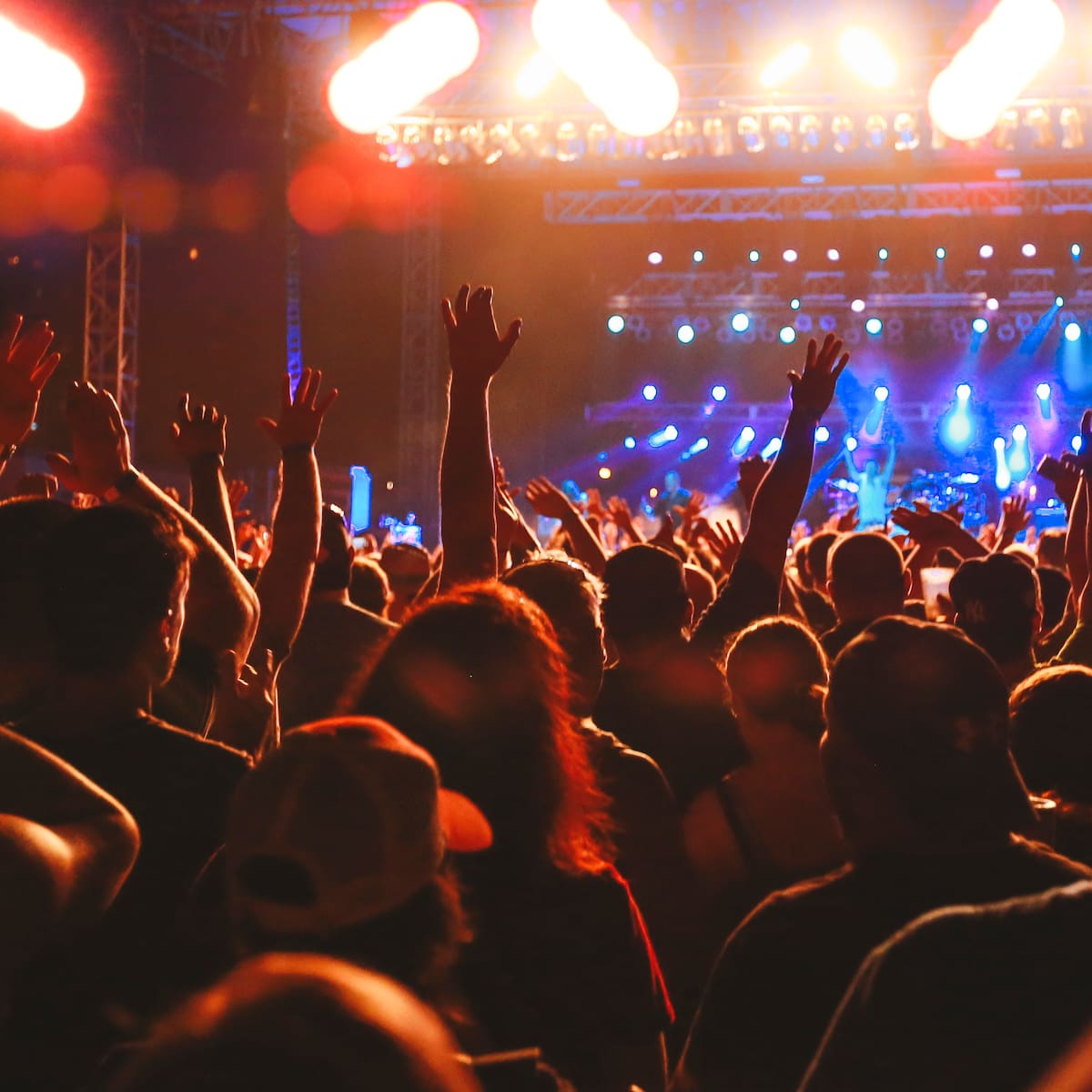 ¿Qué es la epidemia de puntos azules y por qué sacude a los conciertos en 2026?