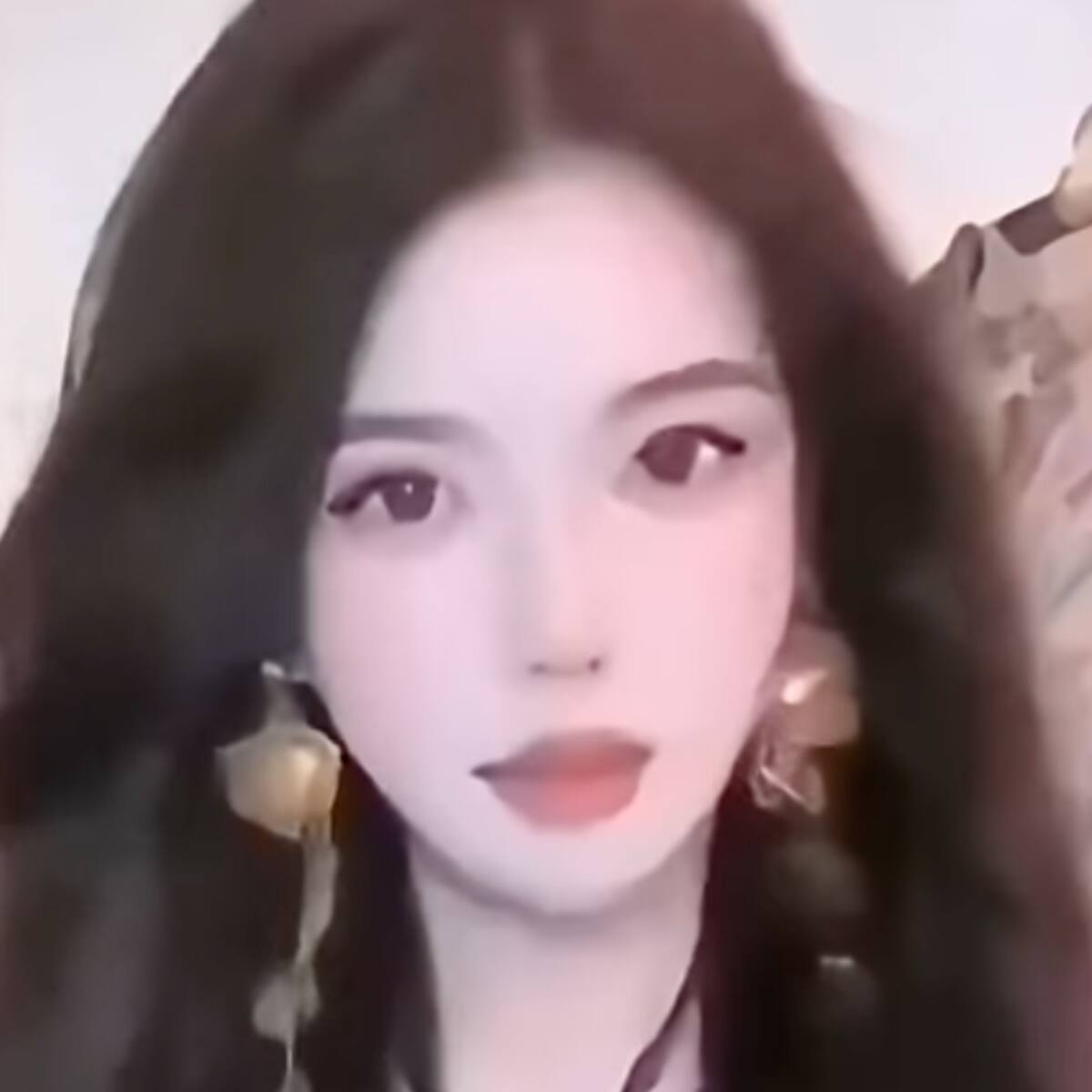 ¡No la perdonaron! Influencer pierde 140 mil seguidores tras falla de filtro de belleza en transmisión en vivo