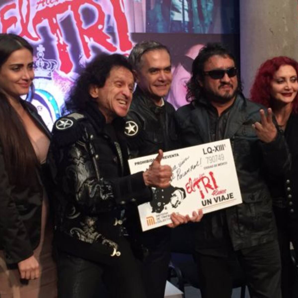 Alex Lora a dueto con Mancera