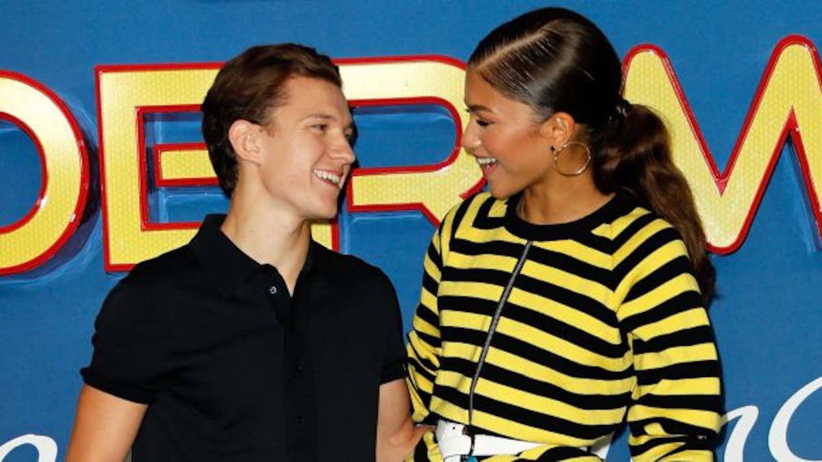 Captan a Tom Holland y Zendaya en apasionado beso