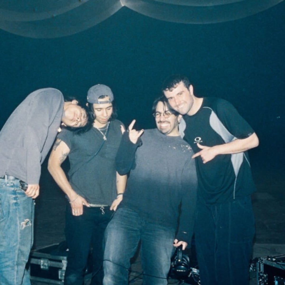 Fred again.. y Latin Mafia estrenan Under the Fabric y anuncian un livestream para crear un mixtape