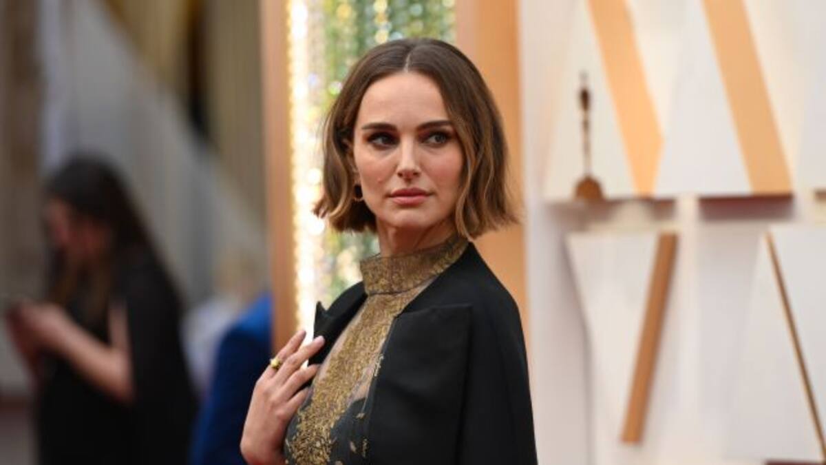 Natalie Portman causa polémica por vestido que usó en los Oscar