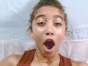 Su primera depilación del área de bikini en cámara lenta