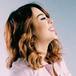 Danna Paola sorprende con escote