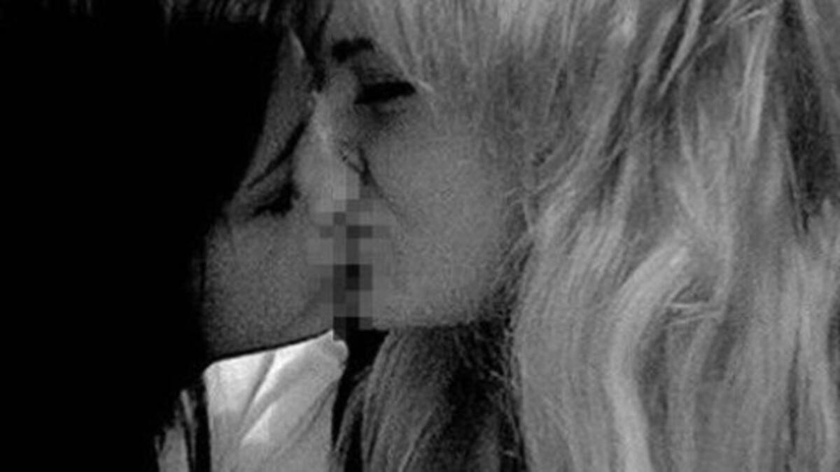 Selena Gómez genera polémica por beso lésbico en filme