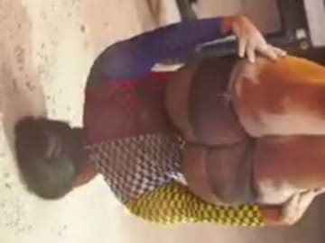 LA HISTORIA DETRÁS DE LA MUJER QUE SE DESNUCA POR HACER TWERKING