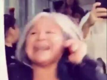 Señora se viraliza por ser la más fan de Paris Hilton