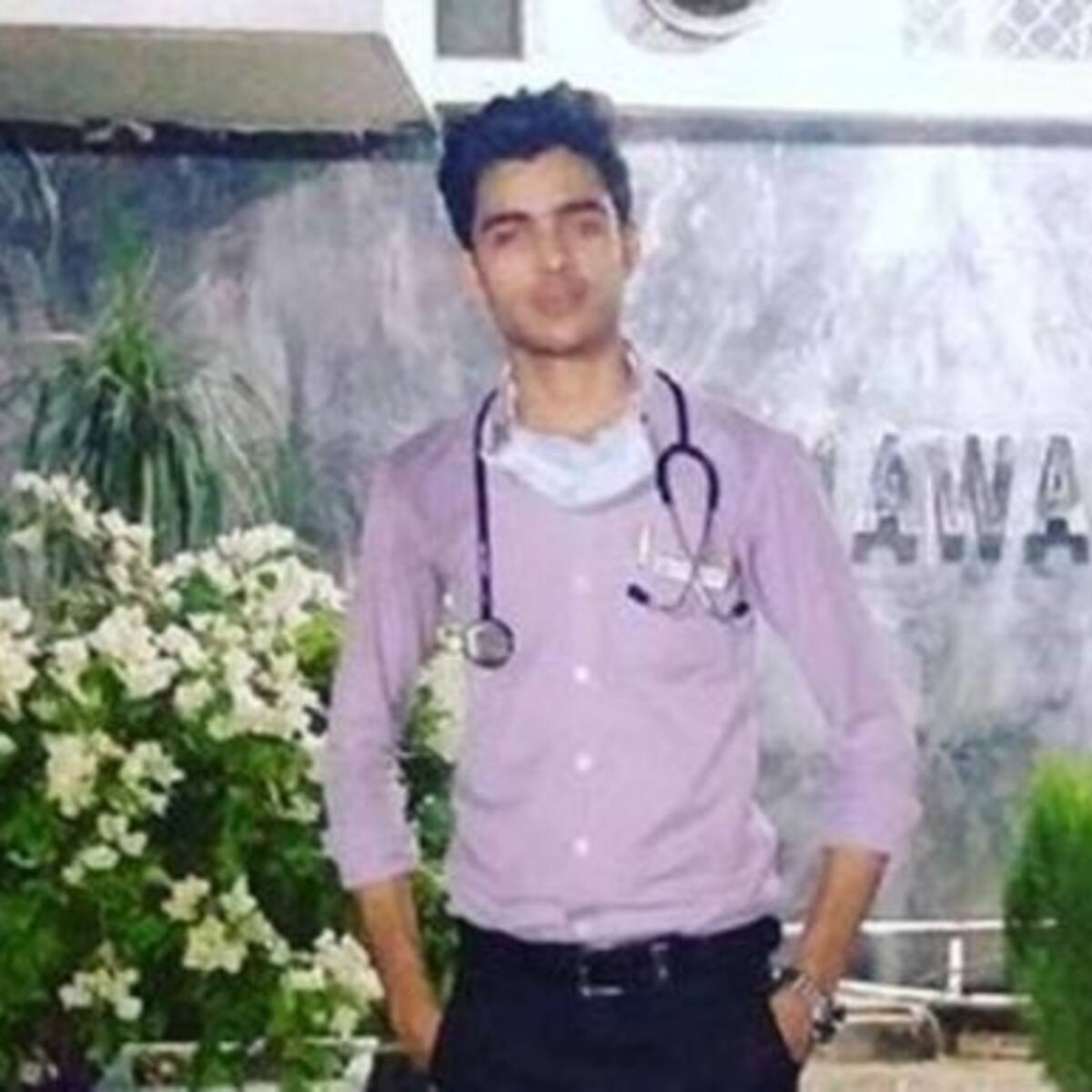 Joven finge ser doctor en hospital por 5 años