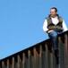 Diputado mexicano escaló el muro de la frontera