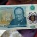 Los adictos a la cocaína se quejan de los nuevos billetes de 5 libras