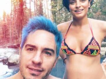 Aislinn Derbez presume su embarazo en bikini