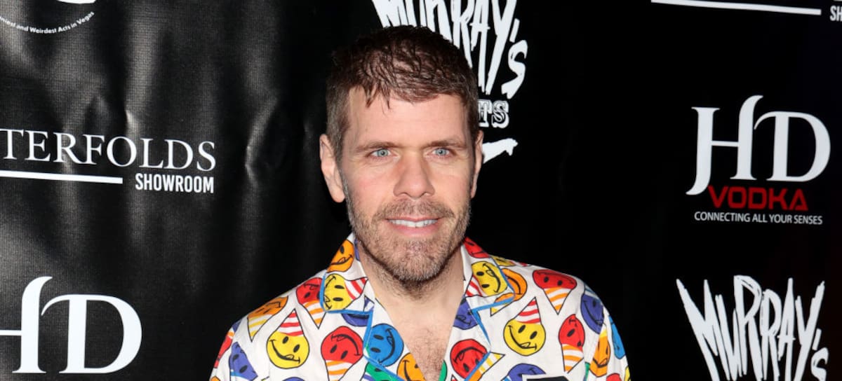 Perez Hilton se autolesiona en en vivo de tiktok