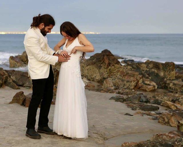 Novia diseña vestido para que su novio ciego pudiera sentirlo