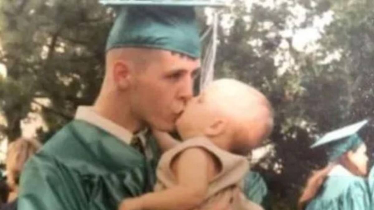 Padre e hija recrearon una tierna foto de graduación
