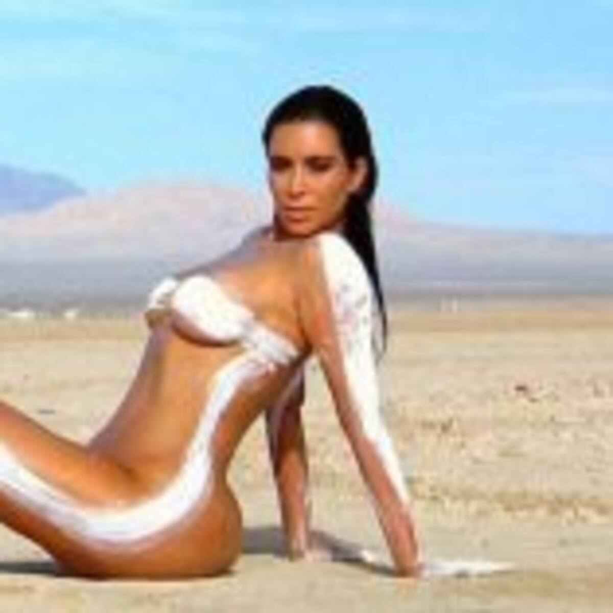 Kim Kardashian, desnuda en el desierto