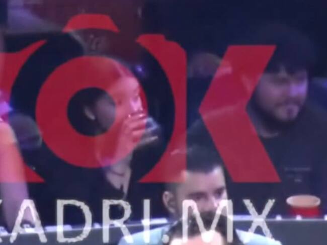 Ángela aguilar tomando