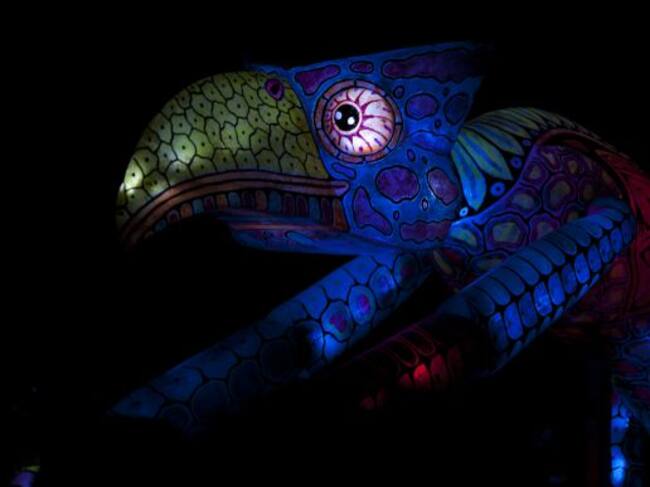 Alebrijes Iluminados en la Alameda Central de CDMX bajo la visión de Pedro Linares, el artista que creó a estos seres imaginarios