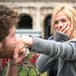 Qué significa cuando un hombre te besa la mano