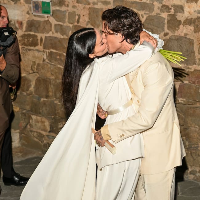 Dove Cameron y Damiano David a su salida de la ceremonia