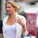 Cameron Diaz luce anillo de compromiso