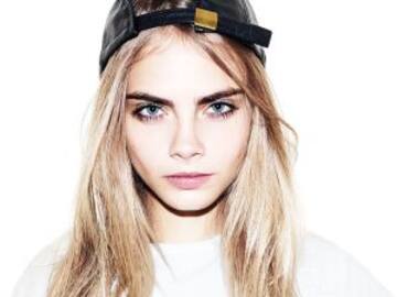 Cara Delevingne causa furor con fotografía de ácne
