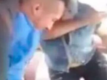 Asaltó el camión donde estaba su mamá y terminó a chanclazos