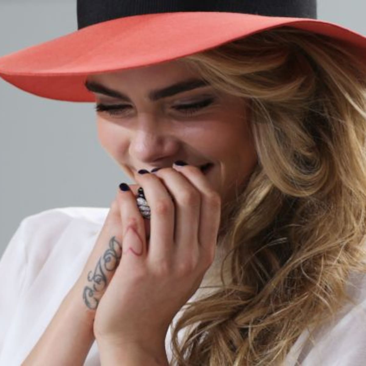 Cara Delevingne vuelve a dejarnos fríos con un nuevo tatuaje