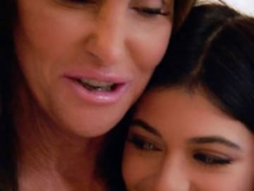 La reacción de Caitlyn Jenner al saber que Kylie ya es madre