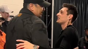 Pepe Aguilar se reconcilia con los corridos tumbados y deja claro su cariño por Peso Pluma al cantar juntos en concierto